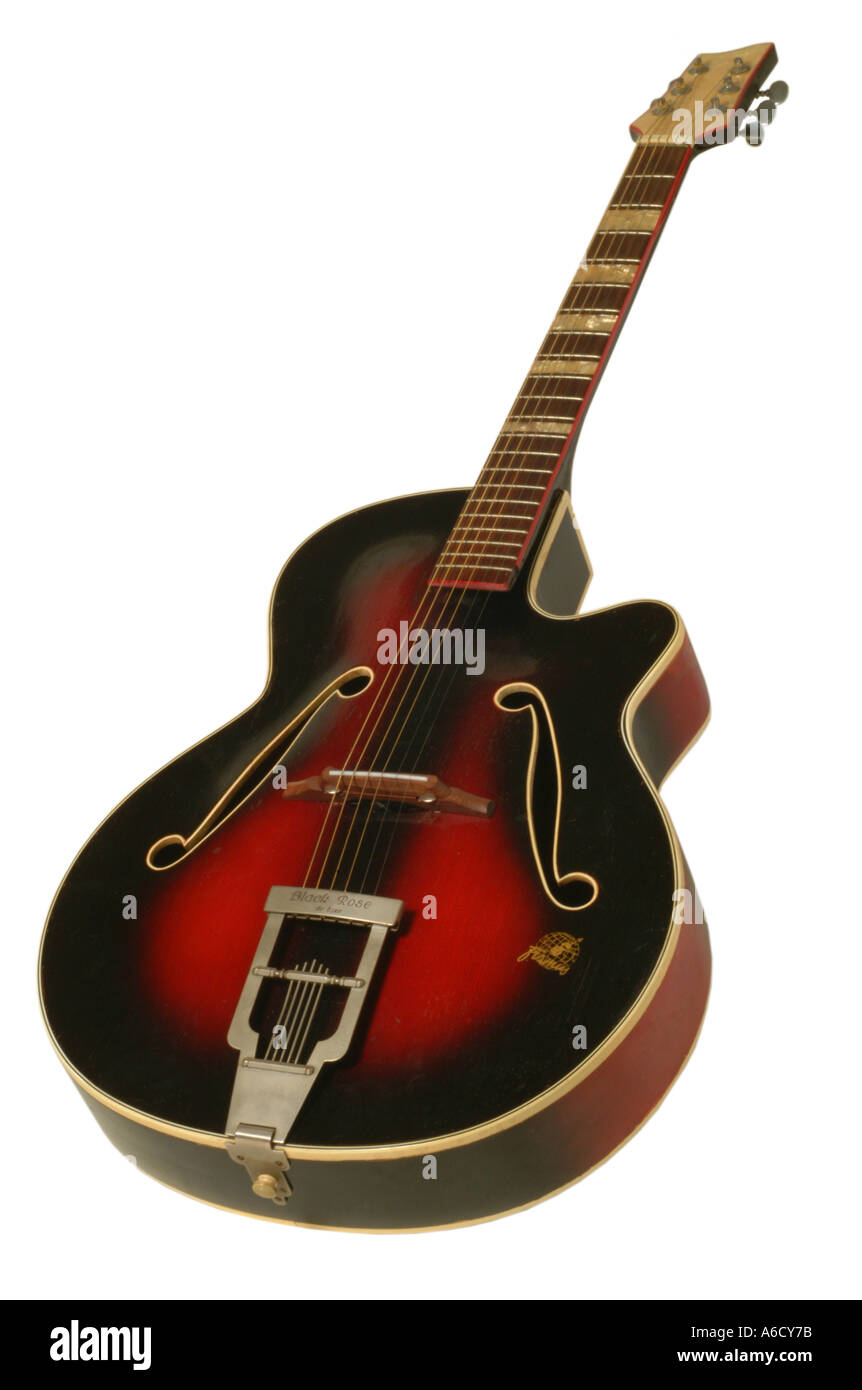 schwarze rose delux Framus Akustikgitarre Bogen Top Studio Ausschnitt ausschneiden weißen Hintergrund Ko-ausfallende Stockfoto
