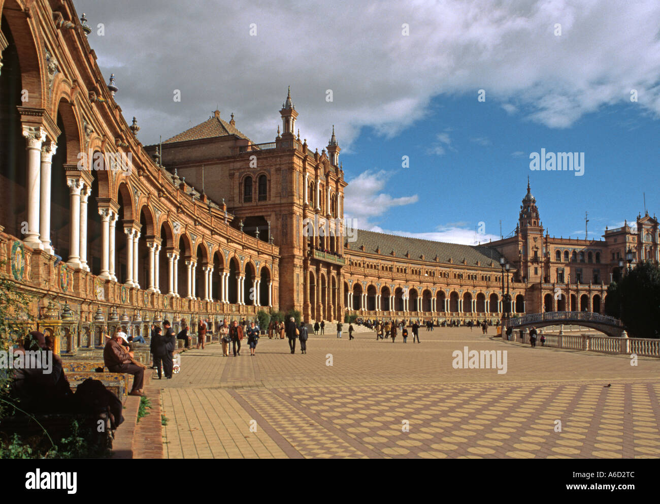 Die PLAZA DE ESPANA wurde für die Weltausstellung 1929 ein architektonisches Wunderwerk SEVILLA Spanien ist Stockfoto