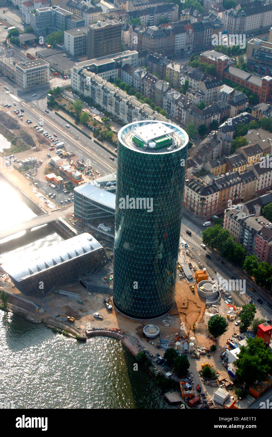 DEU, Deutschland Frankfurt, Westhafen Tower der OFB-Tochter von der Helaba. Der Turm ist ein Apfel Wein Glas geteilt. Die Stockfoto