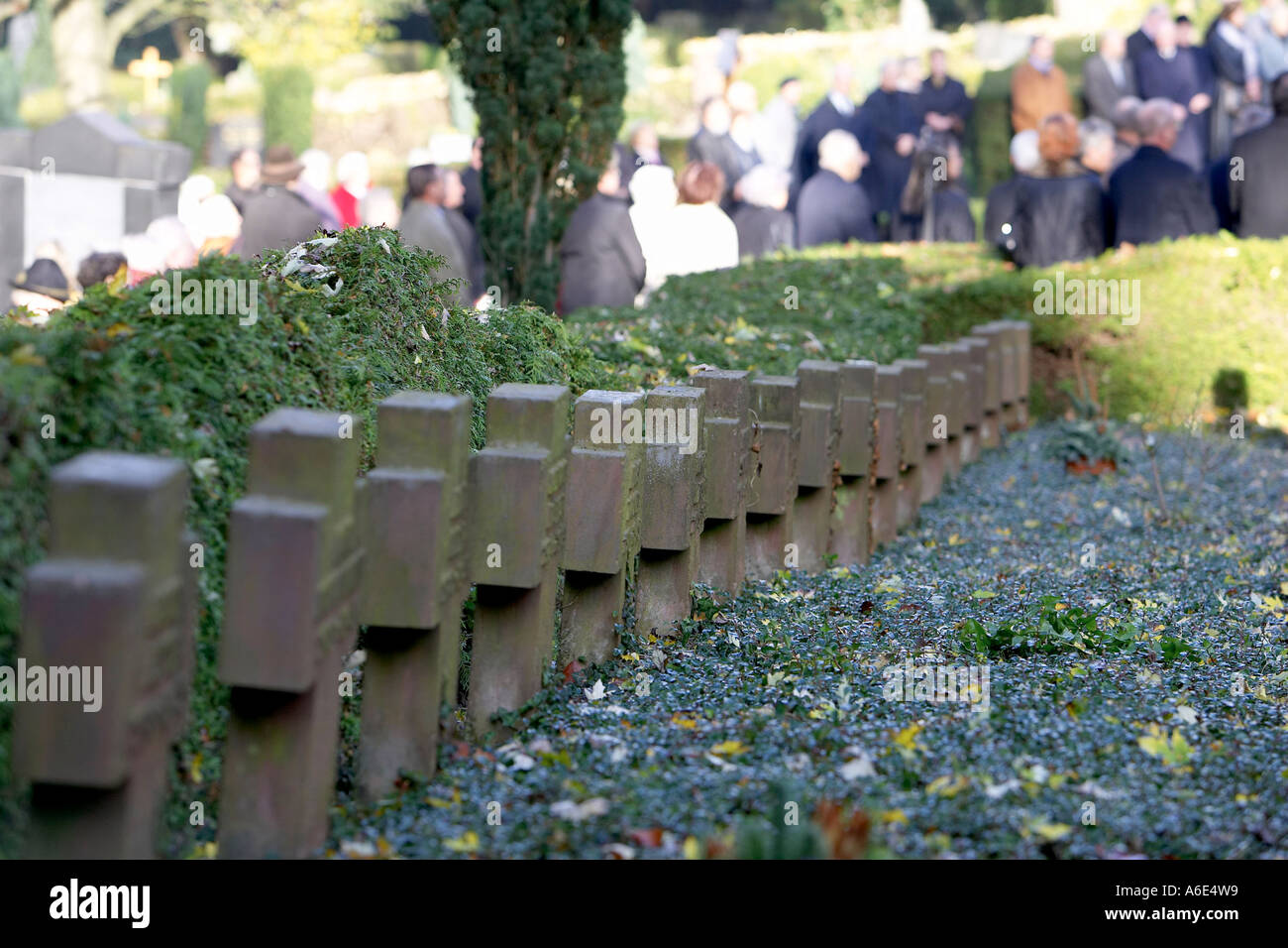 DEU, Bundesrepublik Deutschland, Weinheim, Soldatengräber am Volkstrauertag Stockfoto