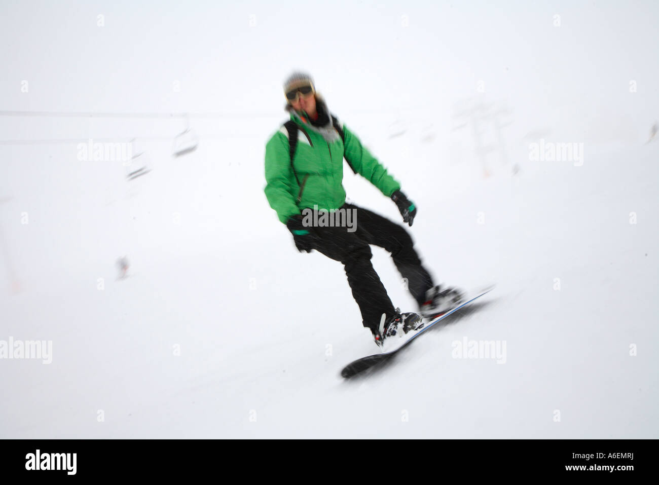 Snowboarder in Aktion beim Wintersport in den französischen Alpen Tarentaise Savoy Savoie Peisey Les Arcs La Plagne-Frankreich Stockfoto