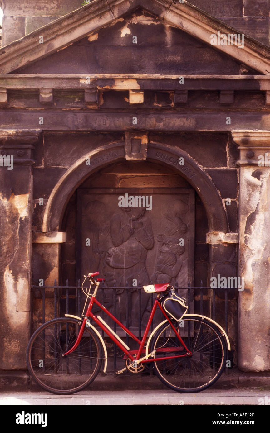 Denkmal für Dr. Samuel Johnson auf dem Marktplatz am East Staffordshire Uttoxeter Stockfoto
