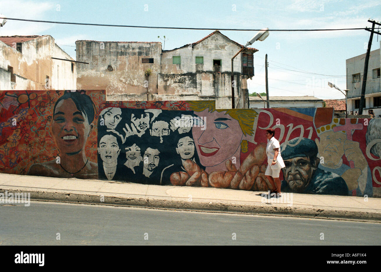 Wandbild, darunter Prinzessin Diana und der Papst auf einer Straße in Santiago De Cuba, Kuba Stockfoto