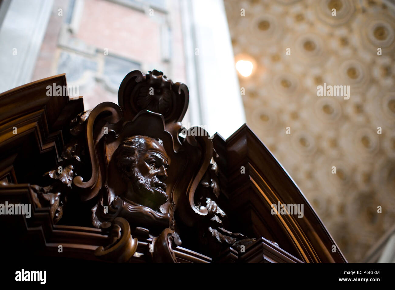 Beichtstuhl im Petersdom (Vatikan) Stockfoto