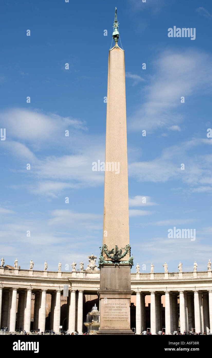Obelisk auf dem Petersplatz in Rom Stockfoto