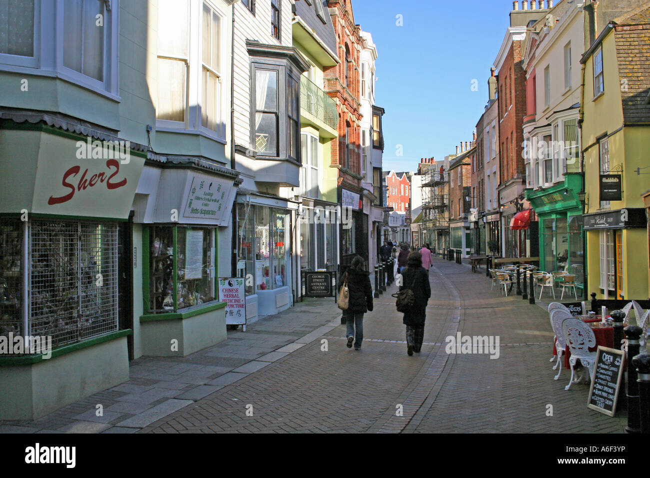 GEORGE STREET. ALTEN HASTINGS. EAST SUSSEX. ENGLAND. VEREINIGTES KÖNIGREICH. EUROPA Stockfoto