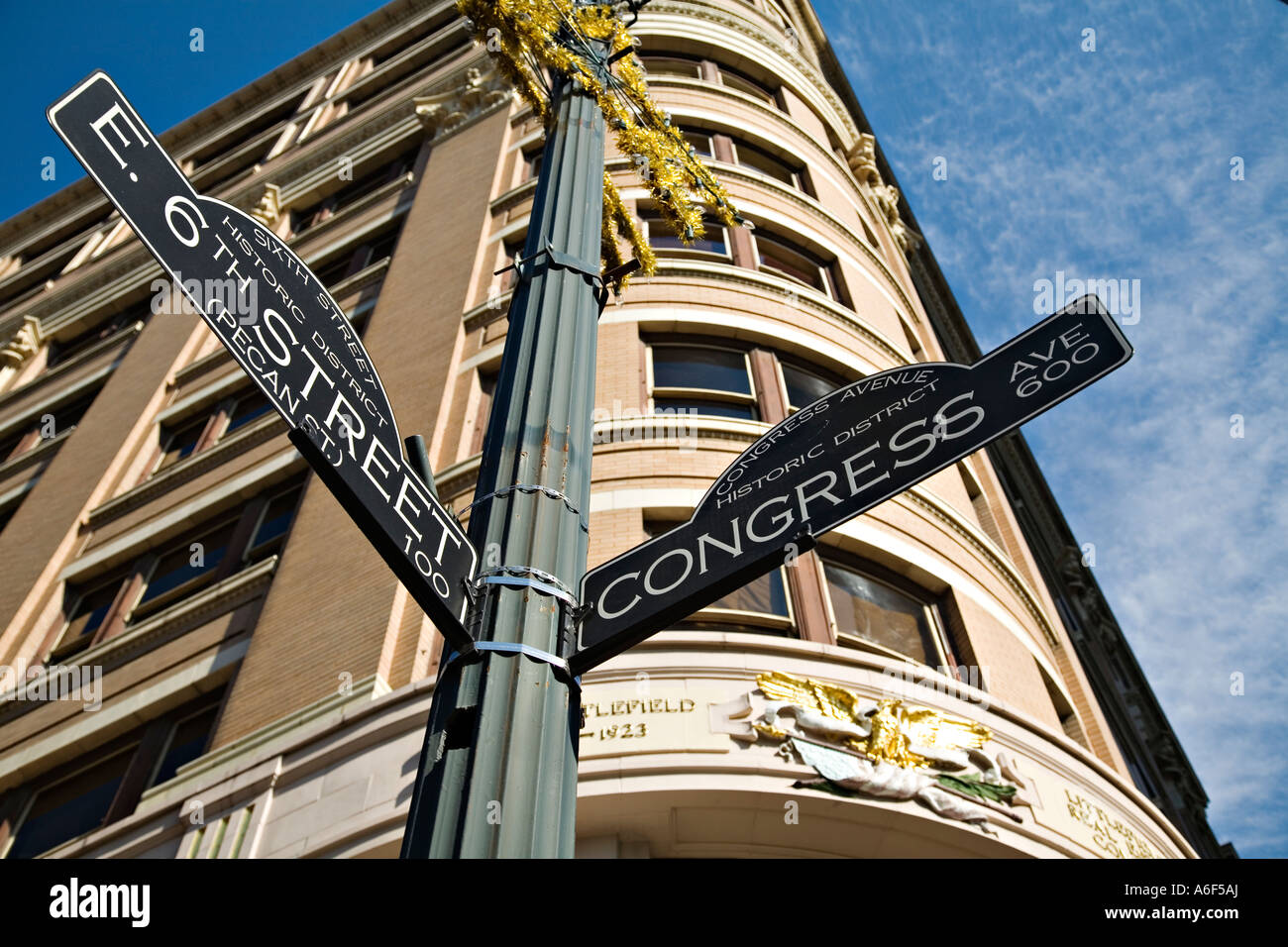 TEXAS Austin 6th Street und Congress Street signs auf Post Littlefield Gebäude historisches Viertel Stockfoto