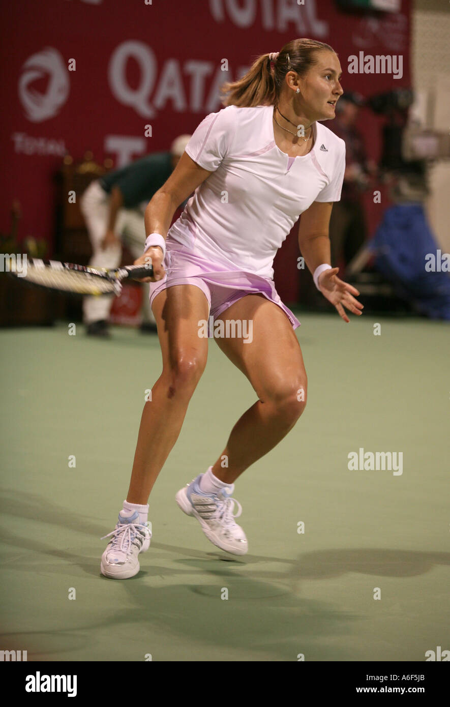 Qatar Open Sieger Nadia Petrova Russlands in Aktion gegen Na Li im Viertelfinale des Turniers in Doha Katar Stockfoto