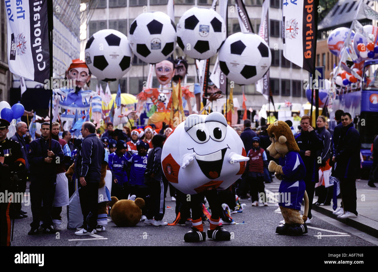 Fußball-Themen große Marionette-Charakter in der Herr Bürgermeister zeigen Parade, Fleet Street, London, UK Stockfoto