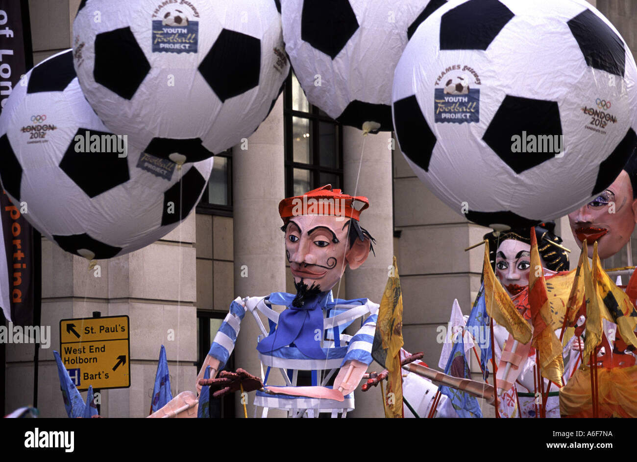 Fußball-Themen große Marionette-Charakter in der Herr Bürgermeister zeigen Parade, Fleet Street, London, UK Stockfoto