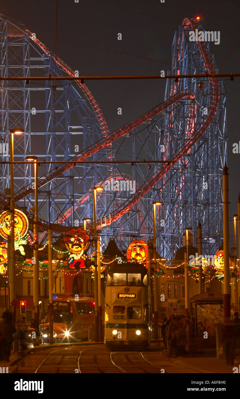 Blackpool Ablichtungen mit den Big One Pepsi Max big Dipper auf Vergnügen Strand Lancashire Stockfoto