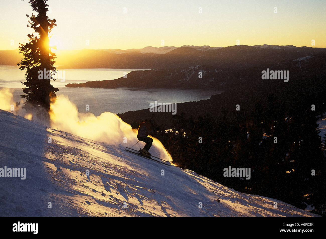 Ein Mann, Skifahren bei Sonnenuntergang am Diamond Peak über dem Lake Tahoe in Nevada Stockfoto