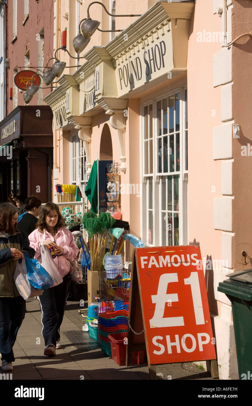 die berühmten Pfund Shop Aberaeron Ceredigion £1 Schnäppchen discount Shop billig Wales UK Stockfoto