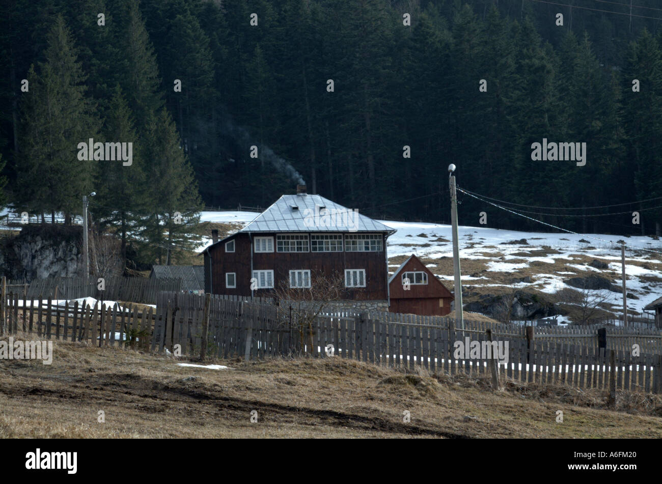 Urlaub-Lodge in der Nähe von Red Lake in Bicaz Key Bicaz Fluss Karpaten Moldawien Rumänien Osteuropa EU Stockfoto