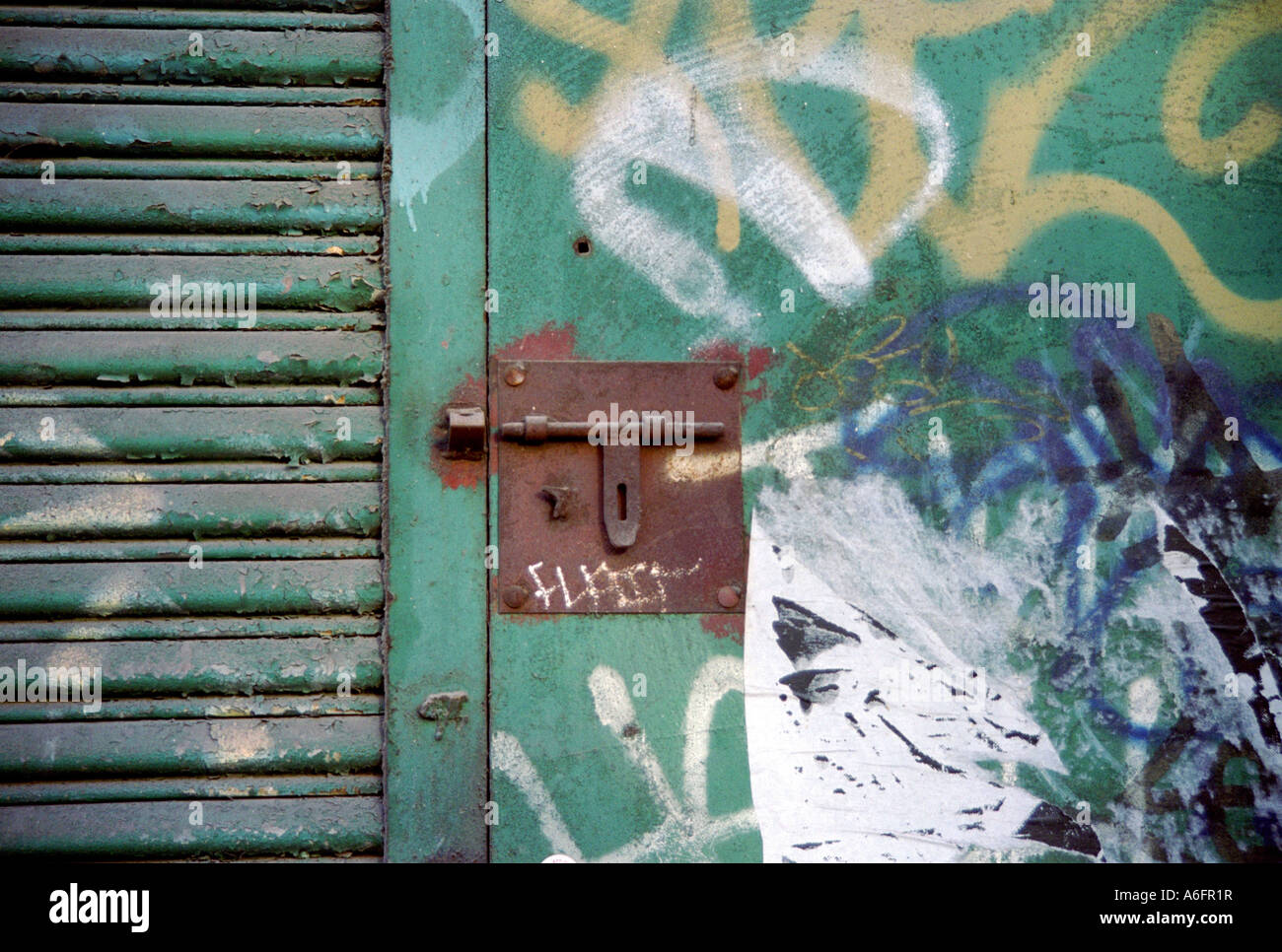 Graffiti auf Sicherheit Tor Fleisch Packing District NYC Stockfoto