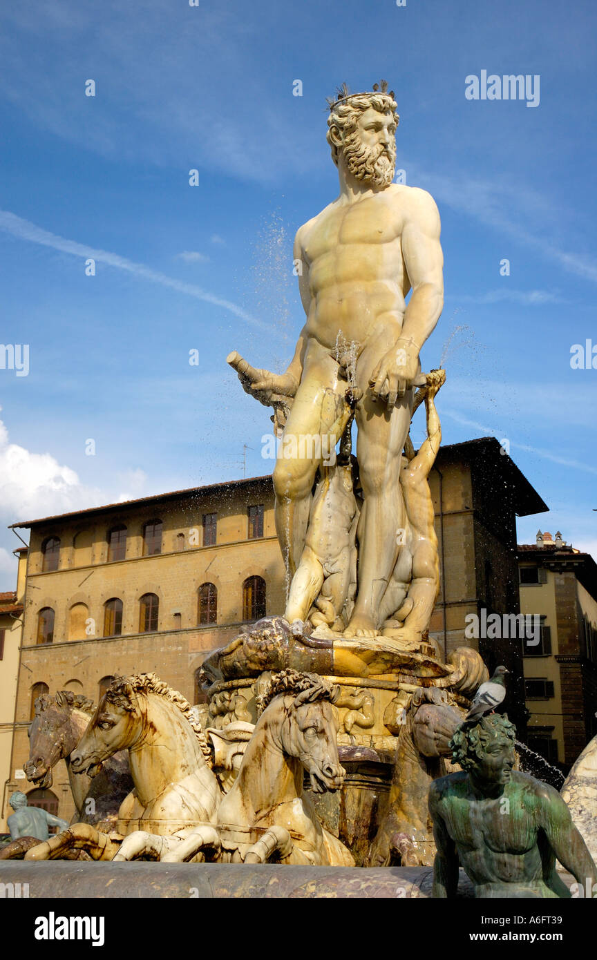 Statue des Neptun-Brunnen auf der Piazza De La Signoria Florenz Florenz Toskana Italien Europa EU-Mittelmeer Stockfoto