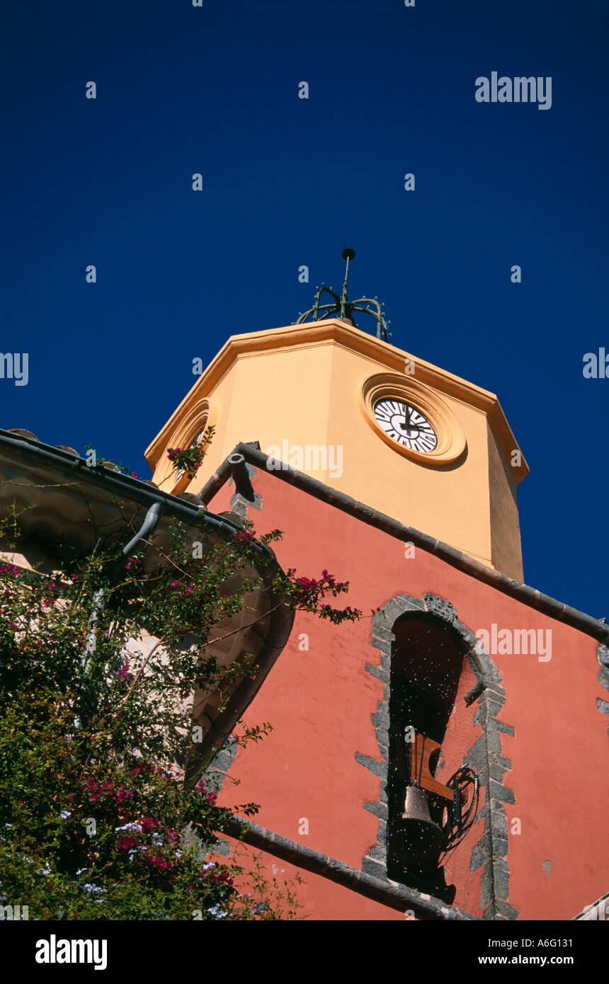 Eine bunte Kirchturm in der schönen Stadt von St Tropez in der Provence Stockfoto