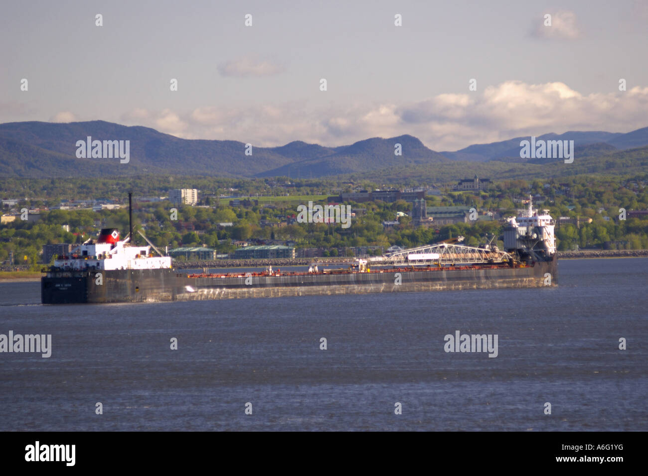 QUEBEC Stadt QUEBEC Kanada Handelsschiff am St.-Lorenz-Strom Stockfoto