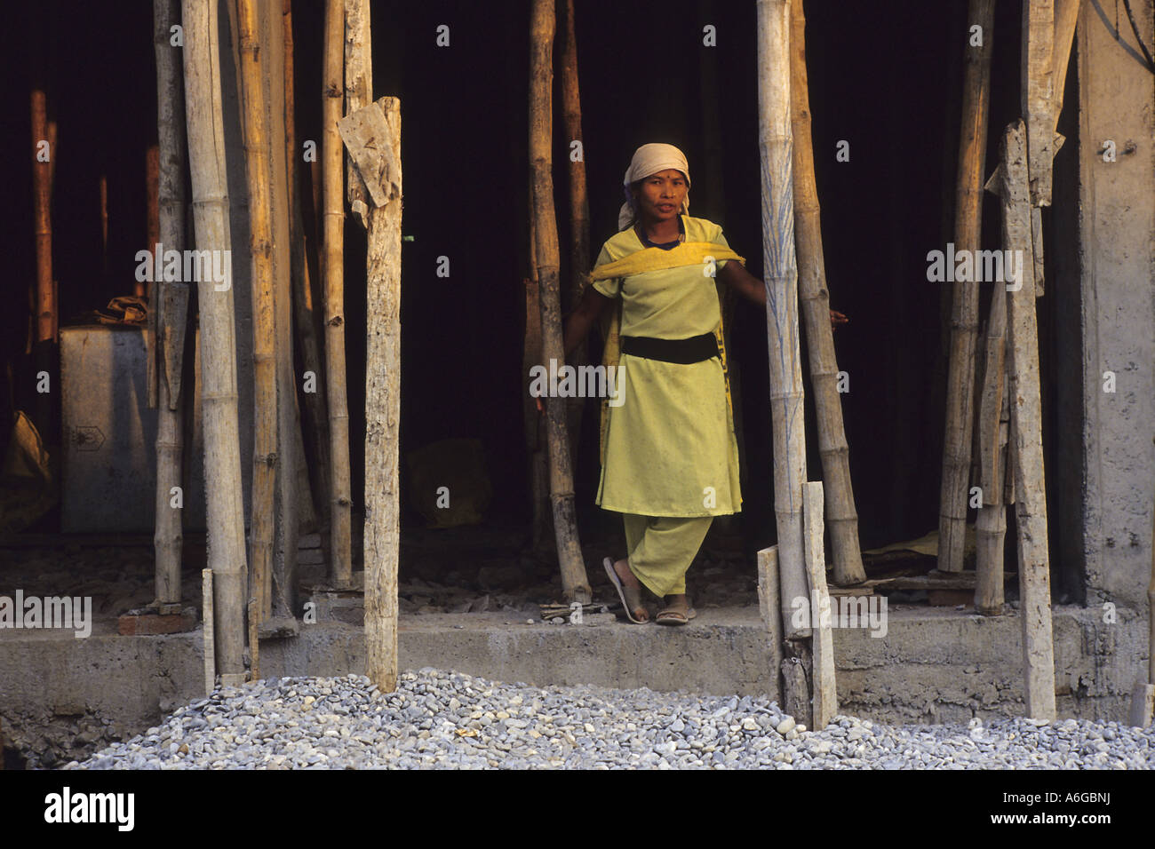 weibliche Bauarbeiter auf der Baustelle, Nepal, Pokhara Stockfoto