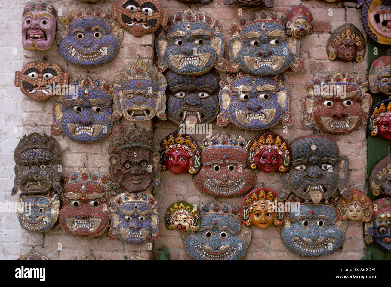 Masken mit Halbedelsteinen auf Verkauf Kathmandu-Nepal Stockfoto