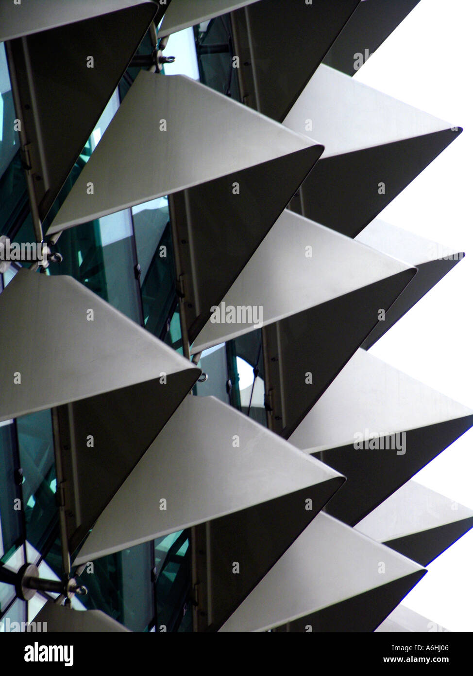 Geometrischen Aluminium Schattierungen im Esplanade - Theater an der Bucht Singapur Stockfoto