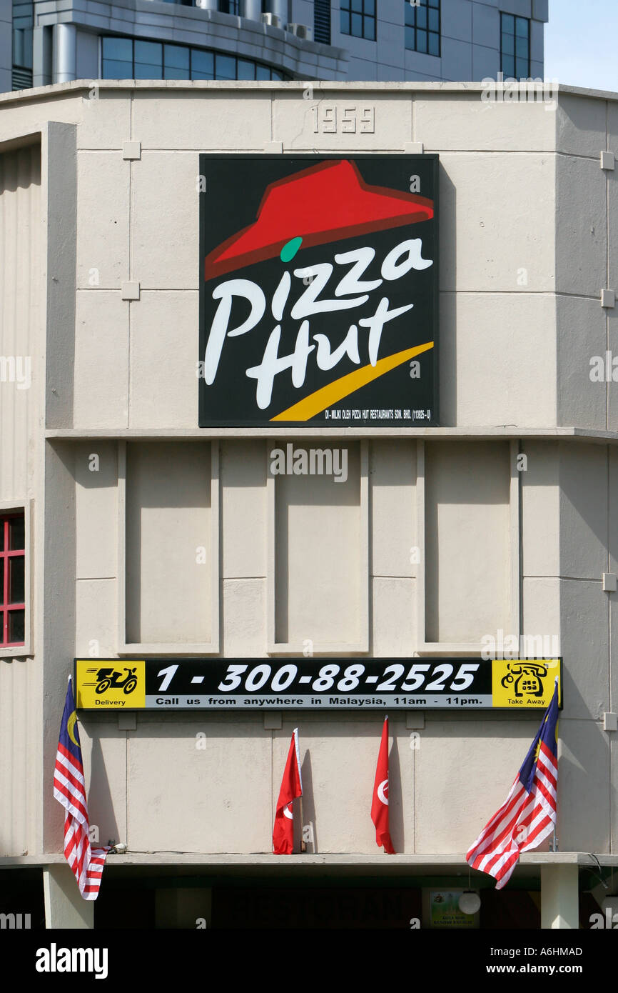 Zeichen für beliebte Fast-Food Kette Outlet Pizza Hut Kota Bharu Malaysia Stockfoto