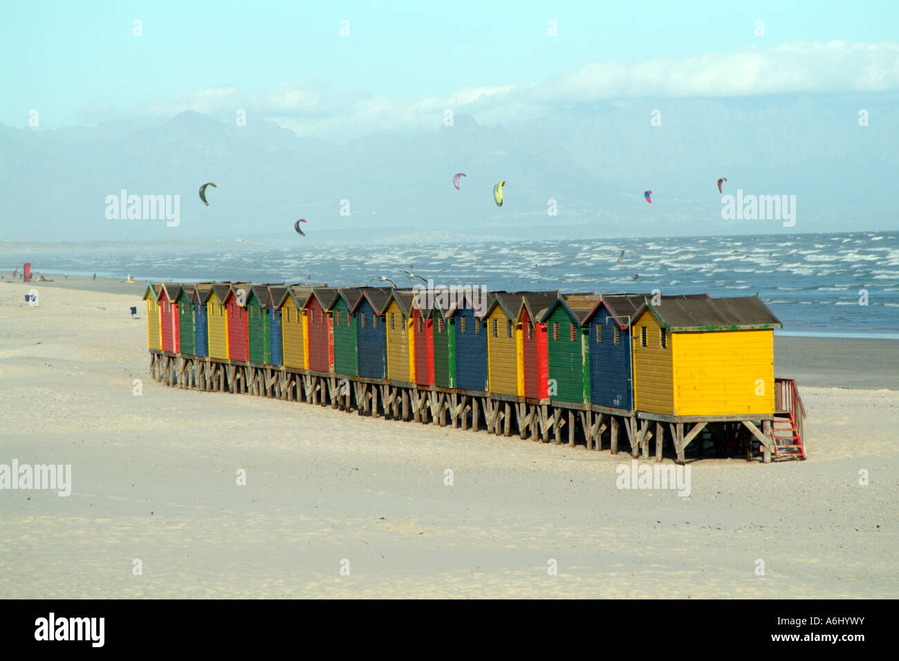 Strandhütten in Badeort Muizenberg western Cape Südafrika RSA Stockfoto