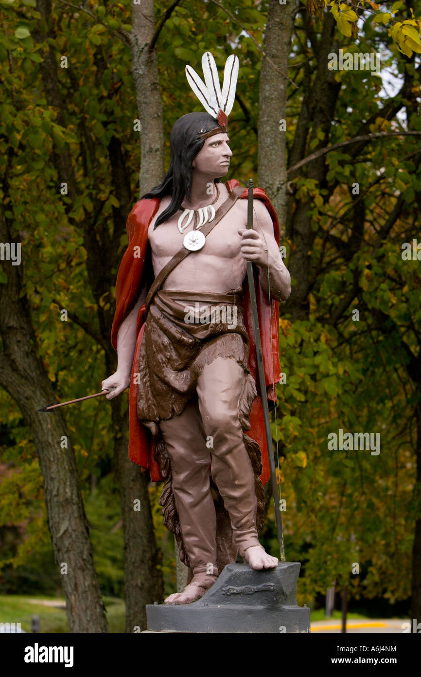 Bemalte Statue von Native American Indian, Stadt im Jahre 1907 von ansässigen und Temperance Führer David Fletcher Gotham gespendet Stockfoto