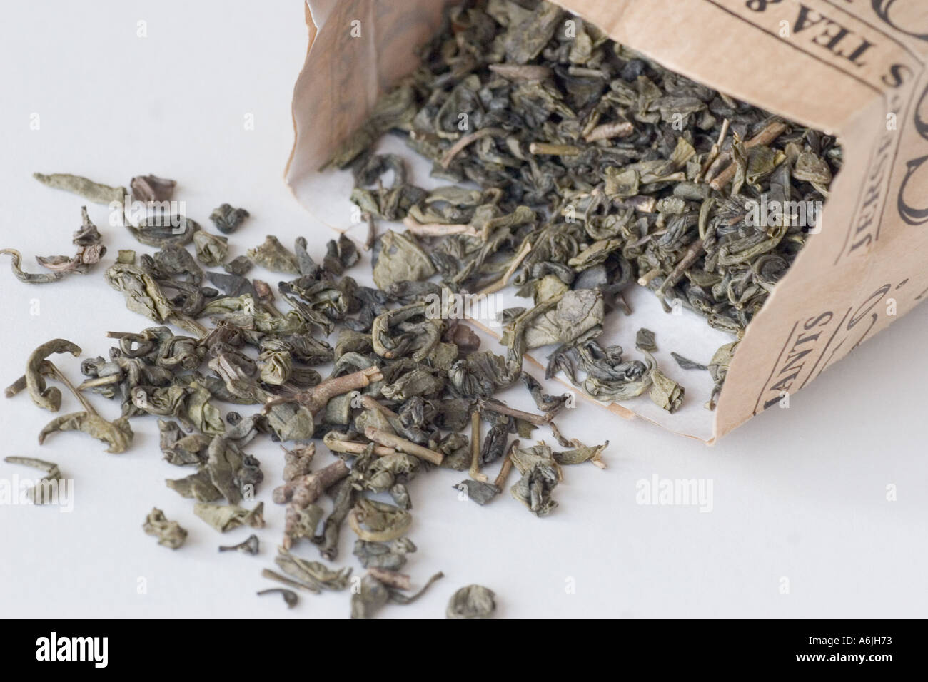Paket von Schießpulver grünem Tee Stockfoto