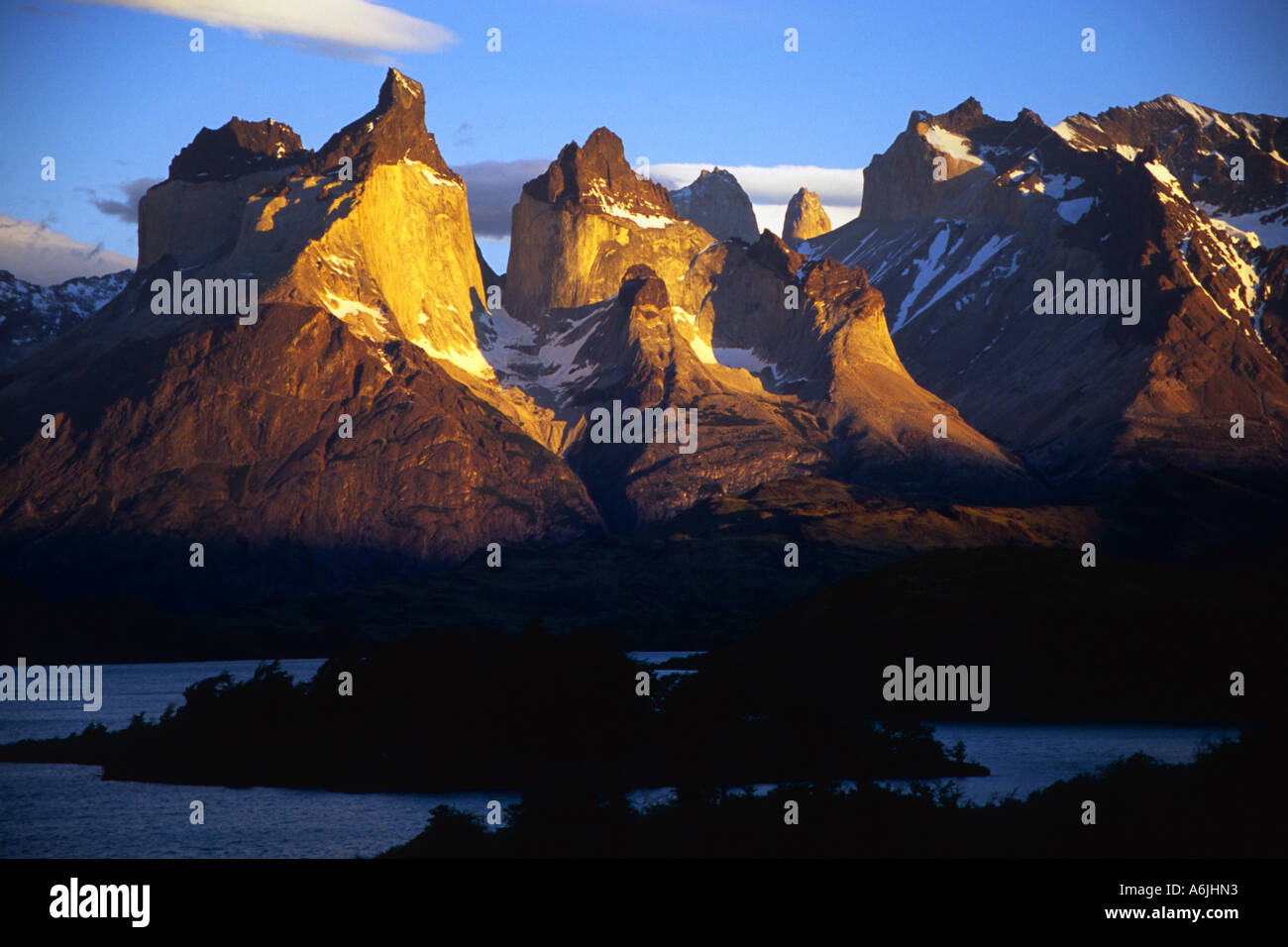 Sonnenaufgang am Cerro Paine Grande, Chile, Patagonien Stockfoto