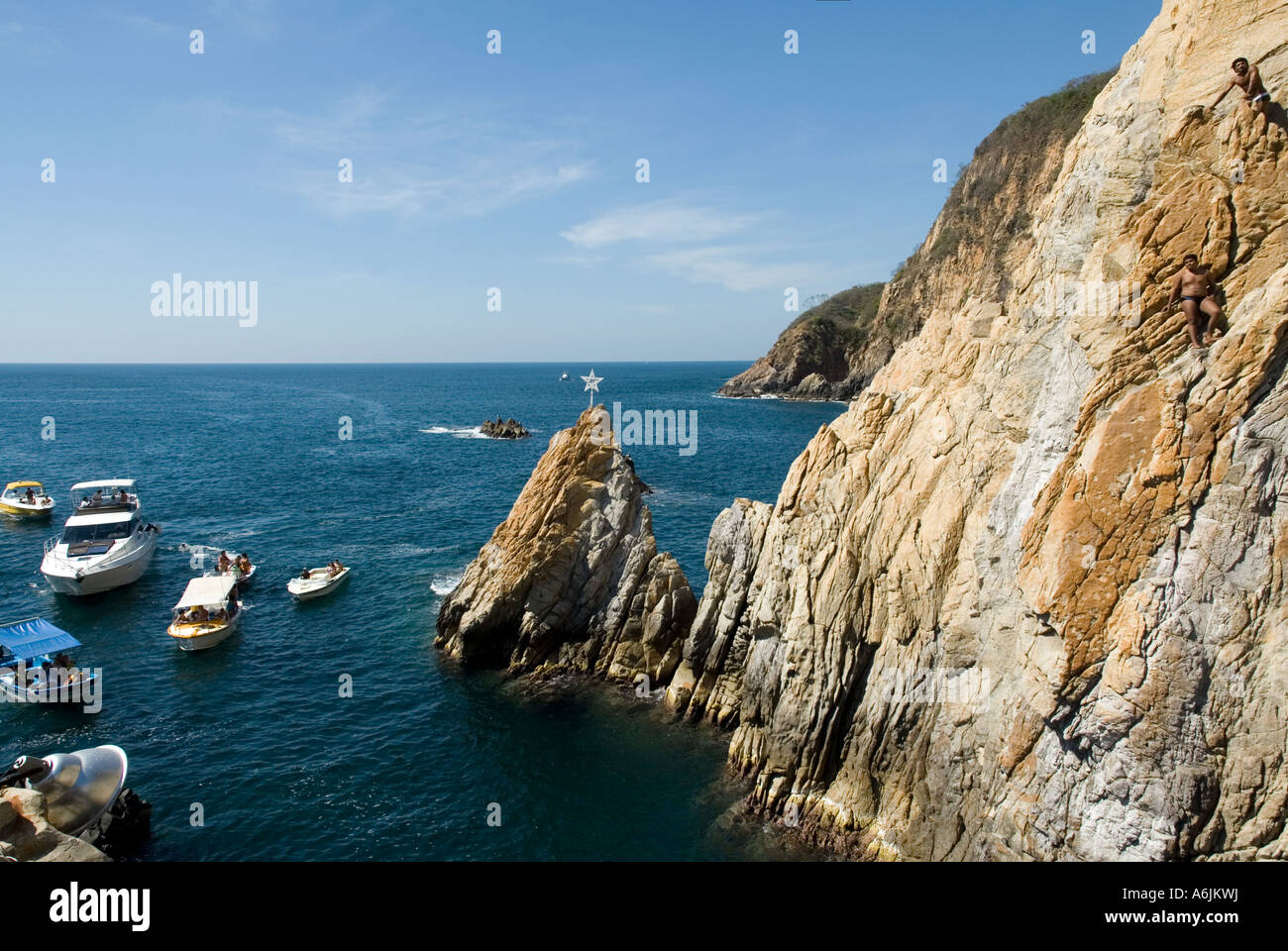 Taucher aus Quebrada Klippen - Acapulco Stockfoto