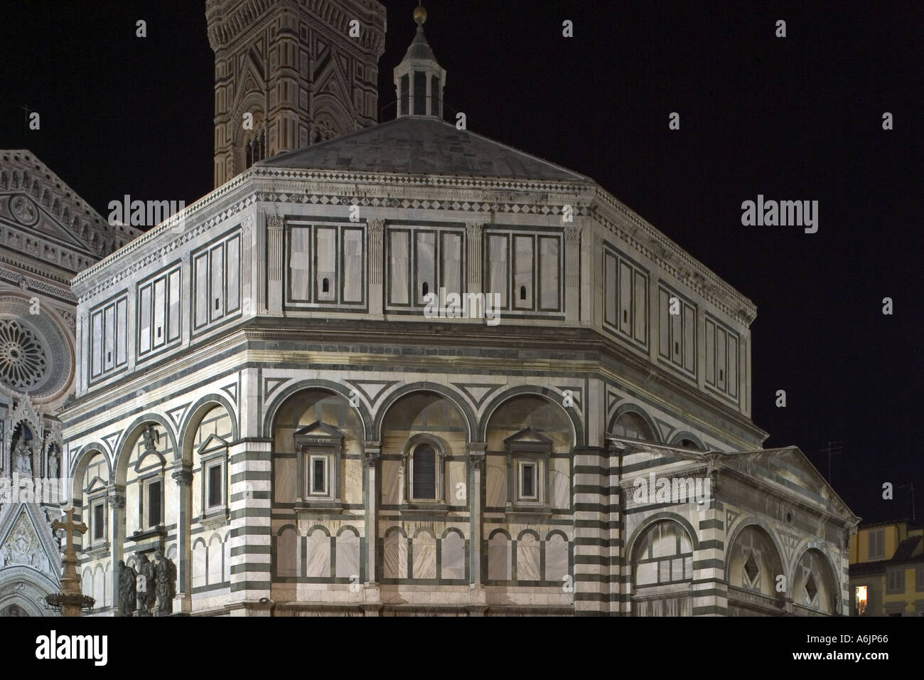 Baptisterium von Florenz in der Nähe von Kathedrale Stockfoto