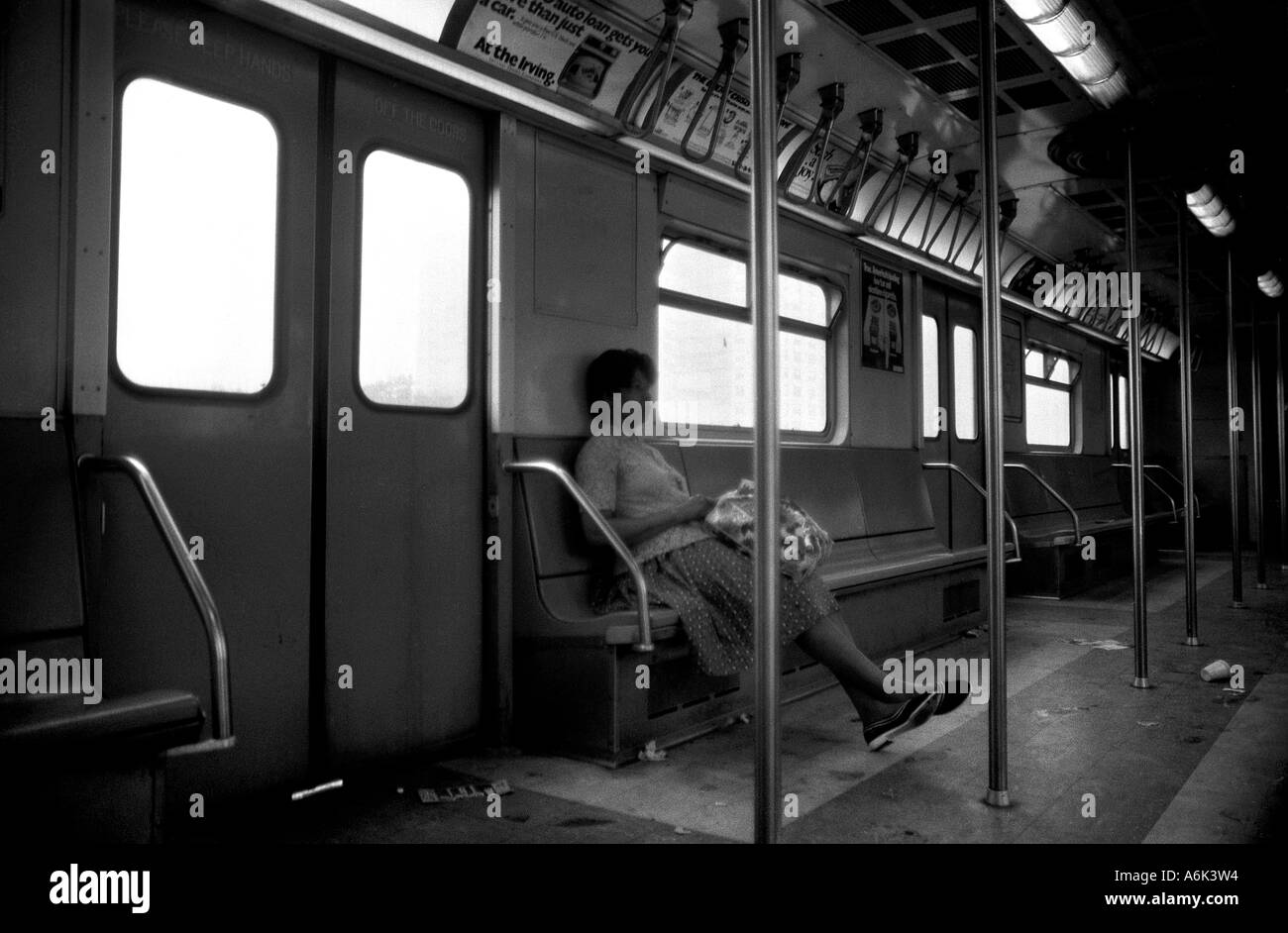 Mit dem 'F' Zug von Coney Island nach Manhattan. New York, Juni 1973. Fotografiert in schwarz und weiß. Stockfoto