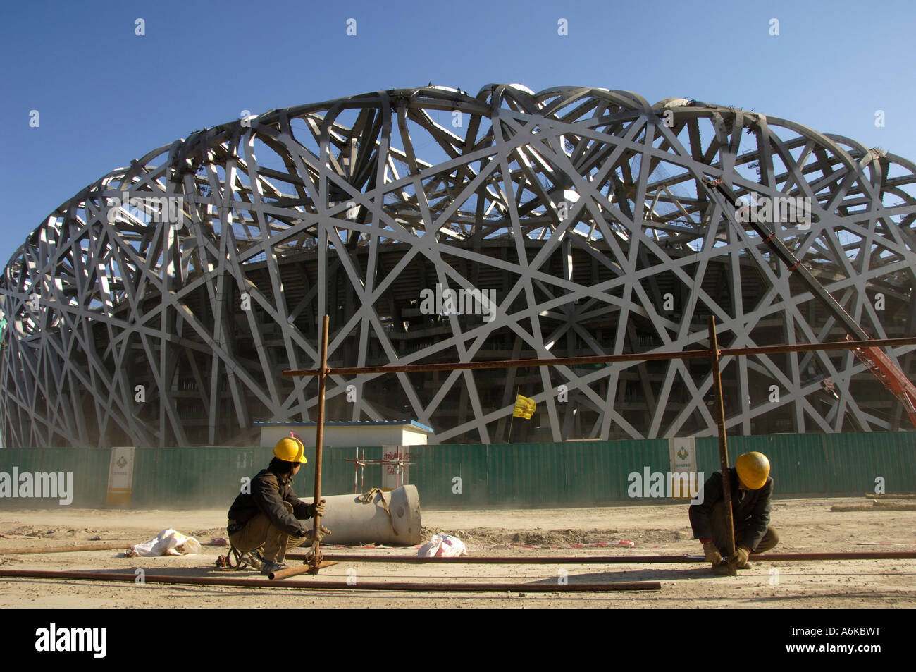 Baustelle des Nationalstadions bekannt als das Vogelnest für die Olympischen Spiele 2008 in Peking Stockfoto