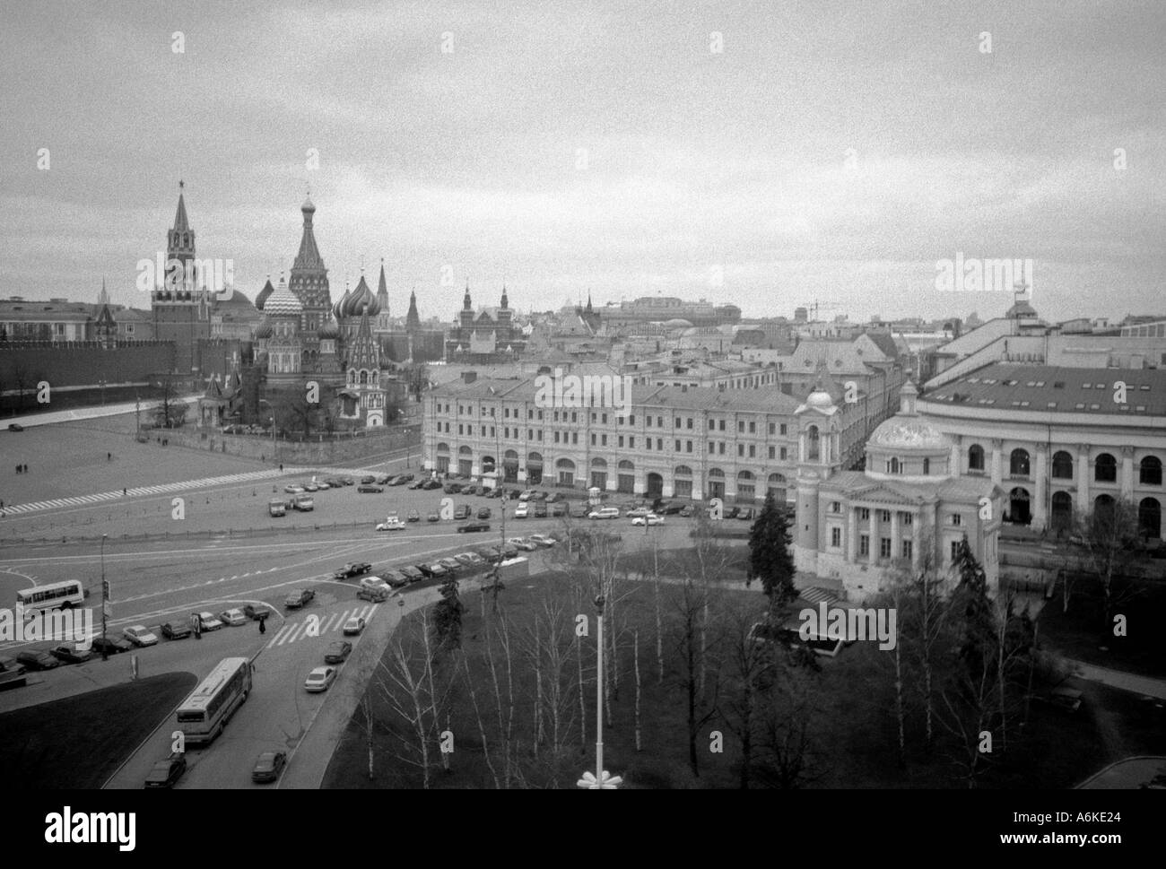 Spasskaja-Turm & Kathedrale Basilius des seligen Basilius Roter Platz Moskau Russland Russische Föderation Eurasiens Stockfoto