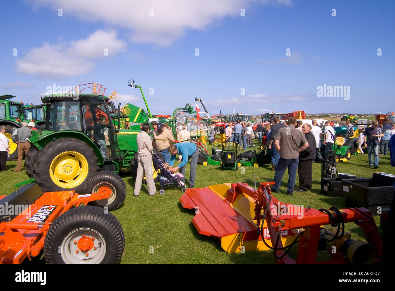 dh County Show KIRKWALL ORKNEY John Deere Traktoren Maschinen auf der Messe Bodenausstellung Landwirtschaft uk Landmaschinen Landwirtschaft Stockfoto