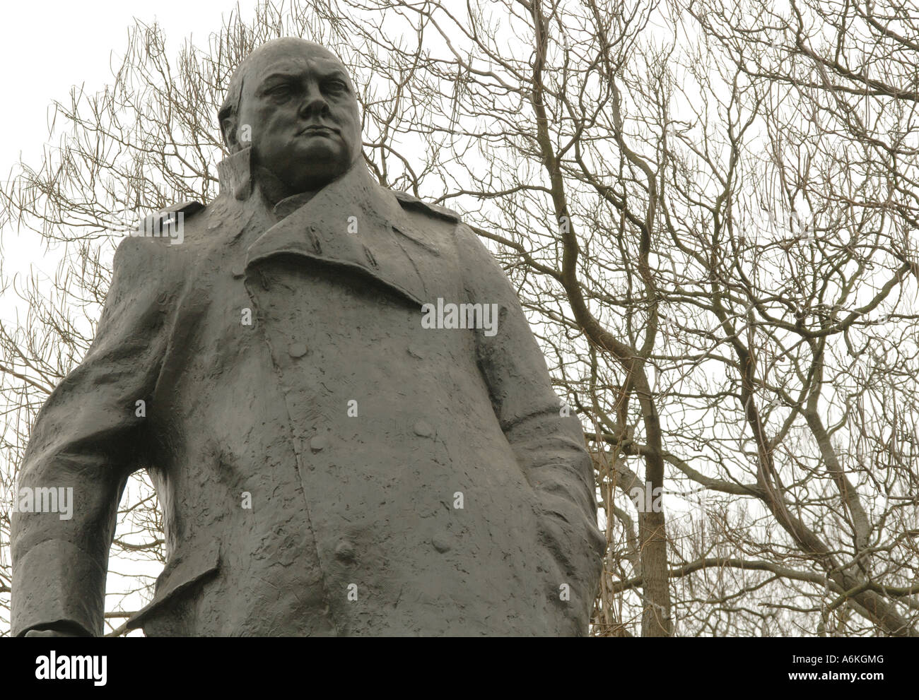 Statue von Winston Churchill am Westminster Square in London. Stockfoto