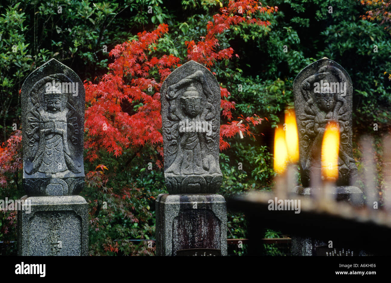 BUDDHISTISCHE Figuren außerhalb DAISHOIN Tempel Mimuro Zweig der Shingon Buddhismus MIYA JIMA ISLAND JAPAN Stockfoto