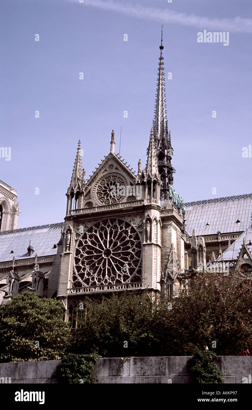 Seitenansicht zeigt eine Trancept von Notre Dame Stockfoto