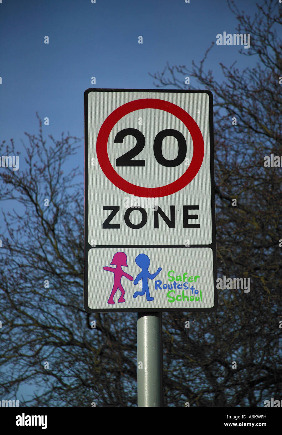Verkehrszeichen Geschwindigkeit Beschränkung gerne Kinder haben ein sicherer Schulweg, Edinburgh Schottland UK Europe 2007 Stockfoto