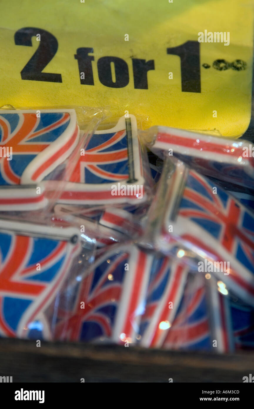 Union Jack-Souvenirs zum Verkauf am Covent Garden Market in London Stockfoto
