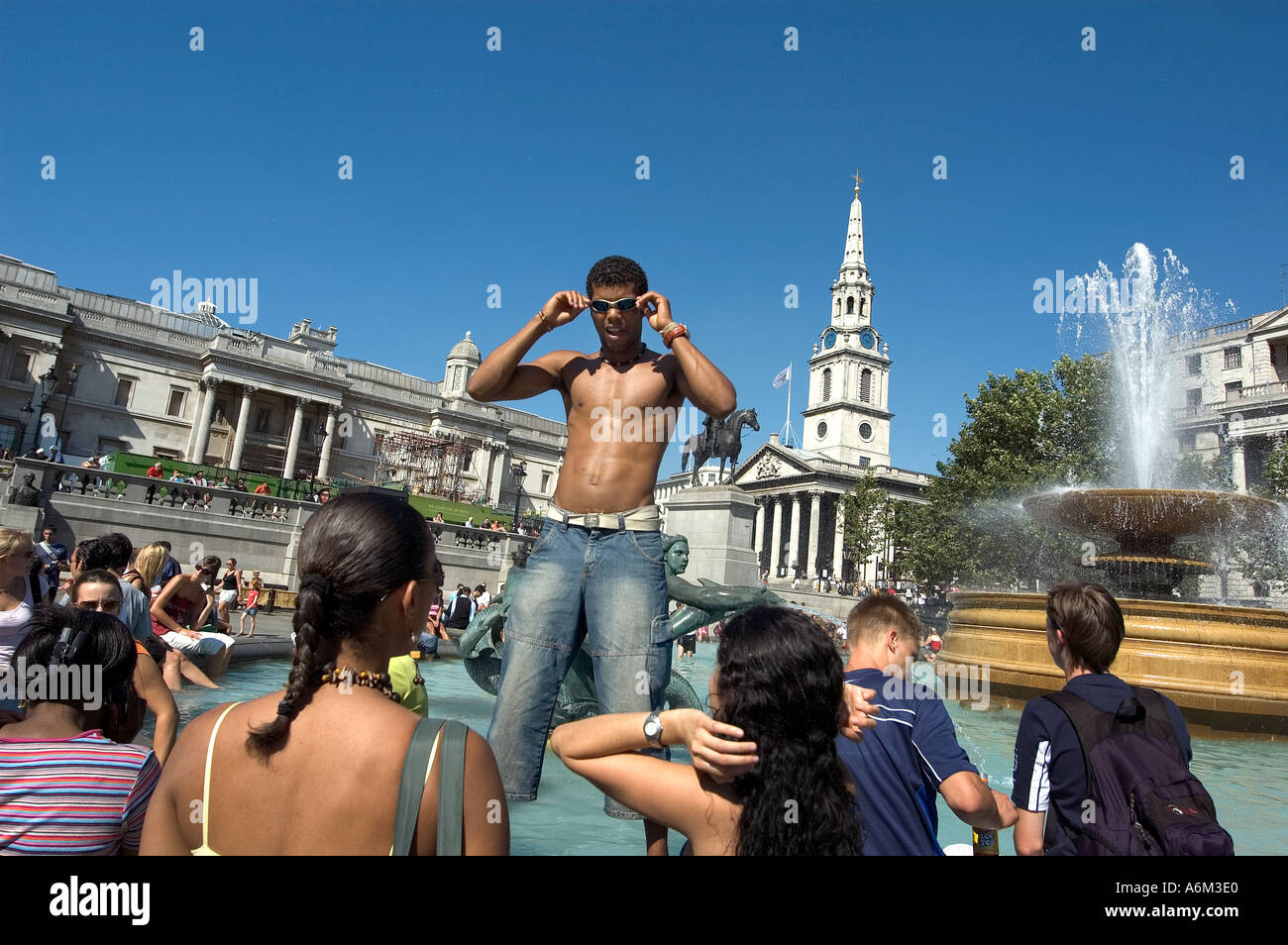 Hitzewelle am Londoner Trafalgar Square Stockfoto