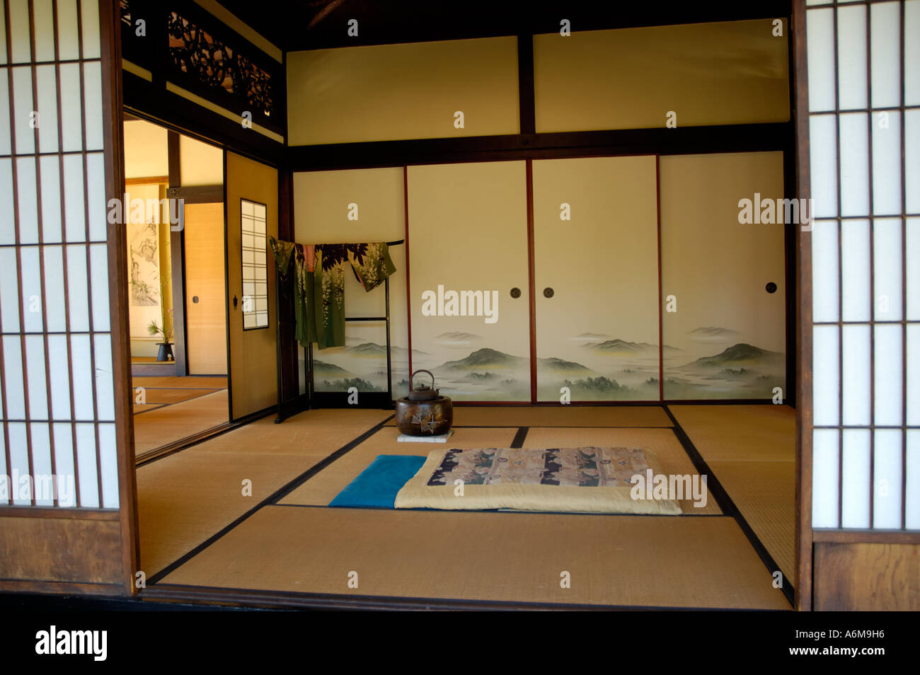 großbürgerlichen Haus aus dem 19. Jahrhundert im Shoin-Stil gebaut. Mit unlackierten Oberflächen und natürlichen Materialien können eine Punktwolke Stockfoto
