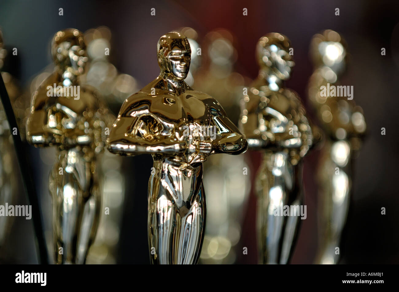 Repliken von Oscar Statuen auf dem Display in Hollywood-Souvenir-Shop auf dem Hollywood Boulevard Stockfoto