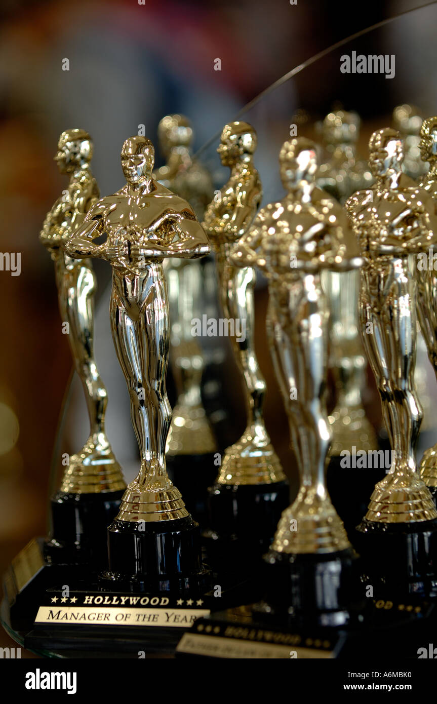 Repliken von Oscar Statuen auf dem Display in Hollywood-Souvenir-Shop auf dem Hollywood Boulevard Stockfoto