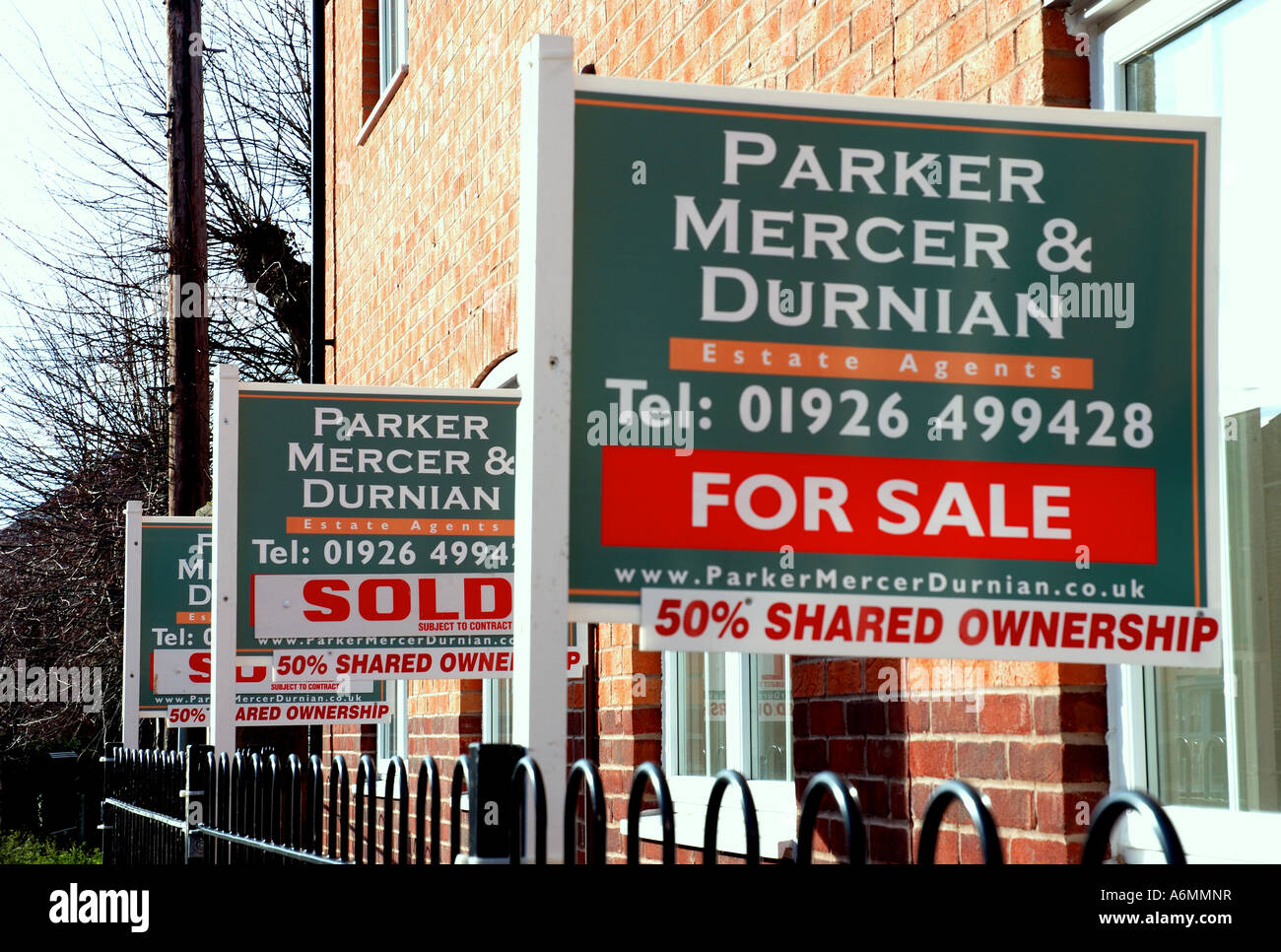 Fünfzig Prozent geteilt Eigentum Immobilienmakler Bretter, Warwick, Warwickshire, England, UK Stockfoto