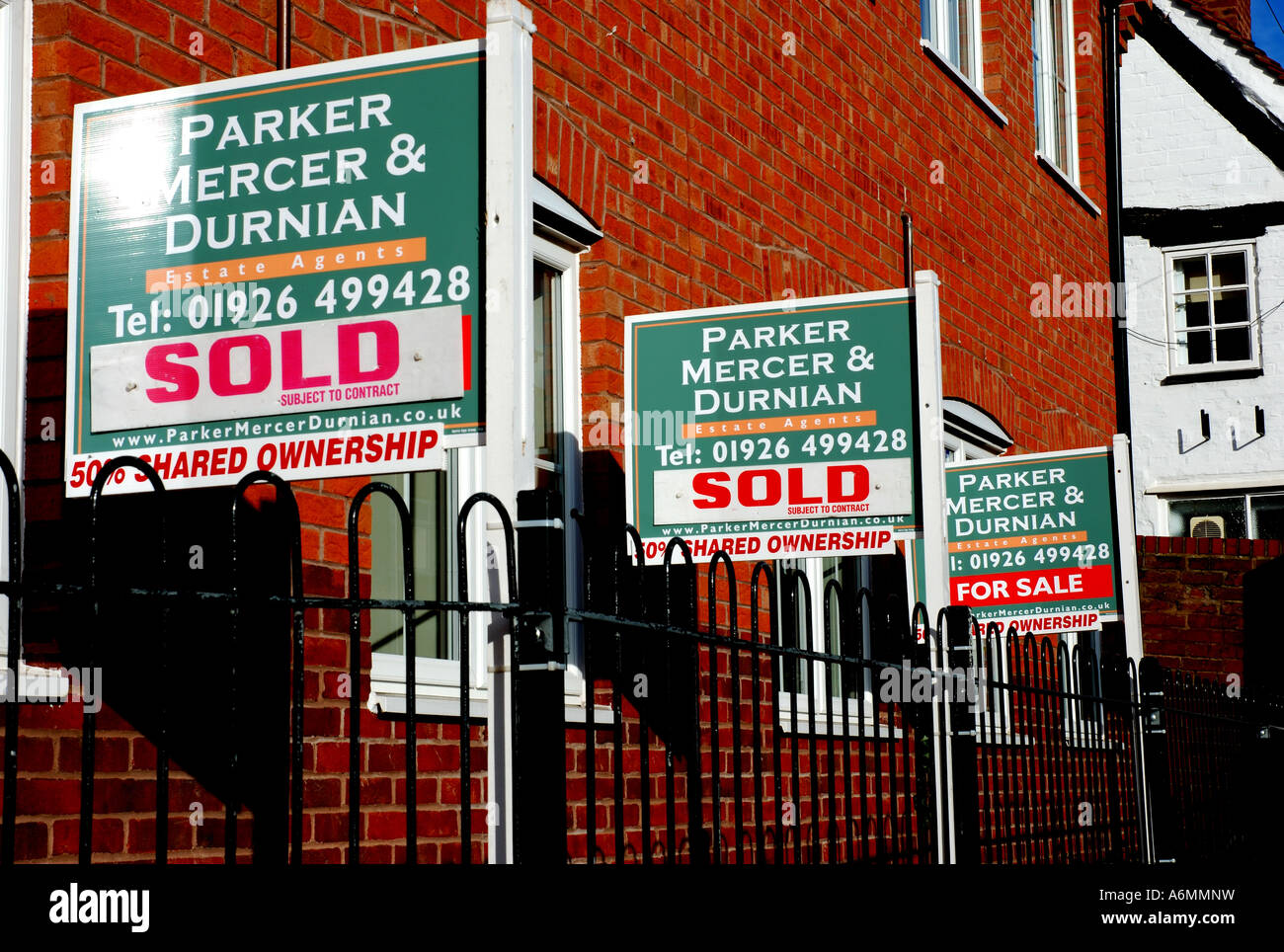 Fünfzig Prozent Eigentum Immobilienmakler Bretter, Warwick, Warwickshire, England, UK Stockfoto