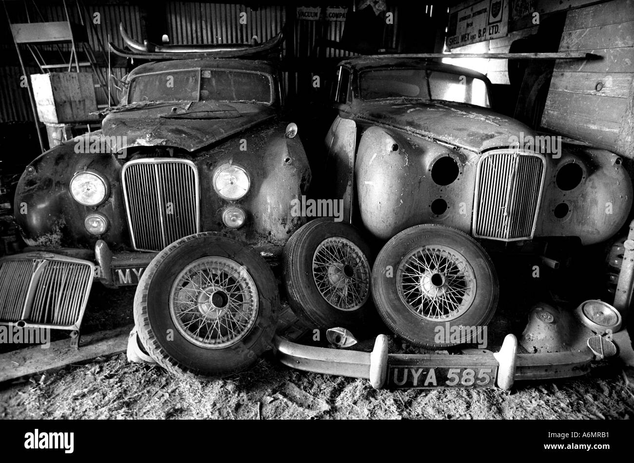 Klassische Jaguar Oldtimer Restaurierung in Erwartung. Stockfoto