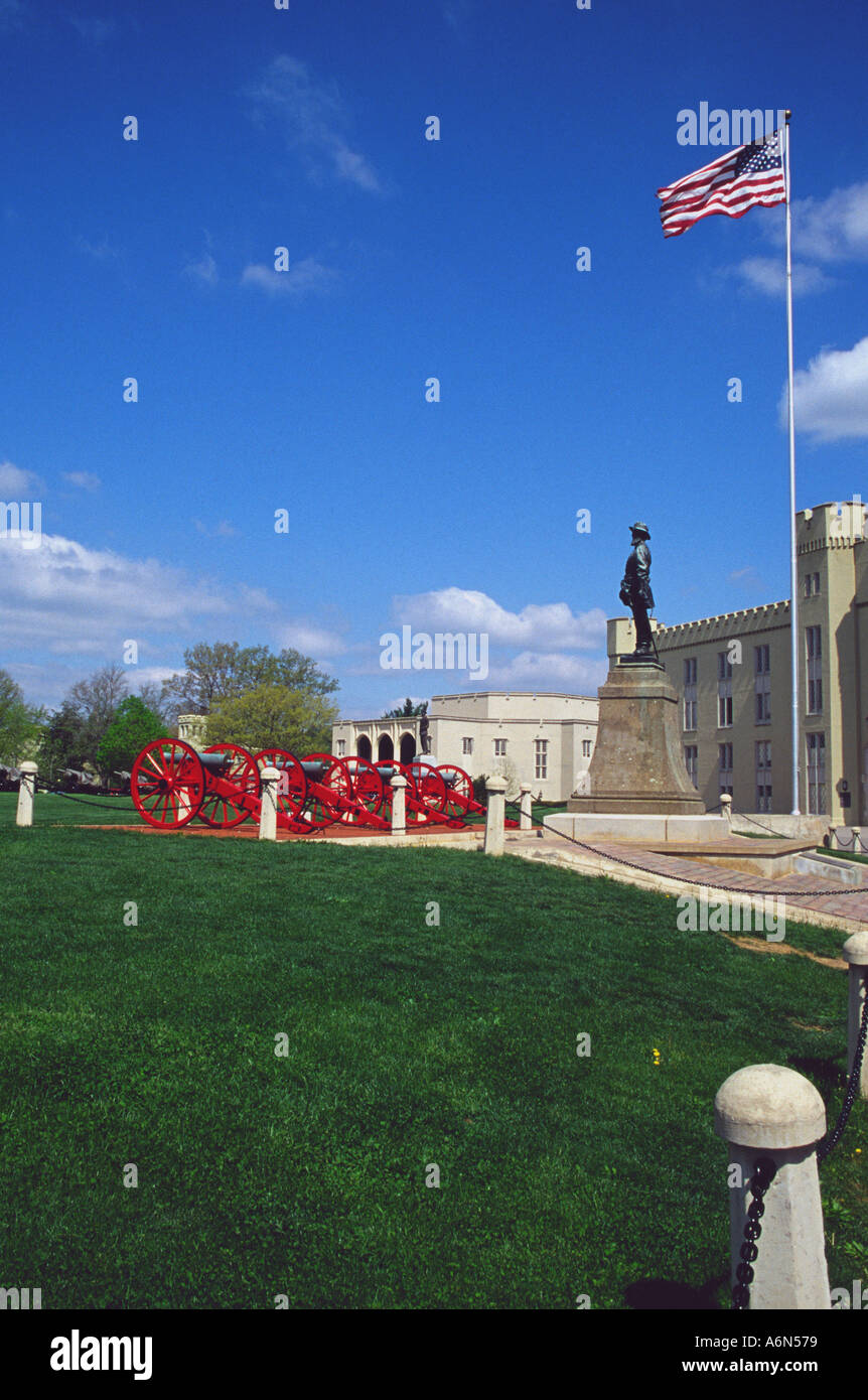 Stonewall Jackson Statue und Kanonen, Virginia Military Institute, Lexington, Virginia Stockfoto