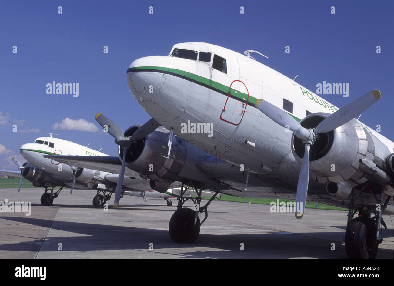 Douglas DC3 Öl Verschmutzung Dispergiermittel Agent Flugzeuge.   GAV 2277-237 Stockfoto